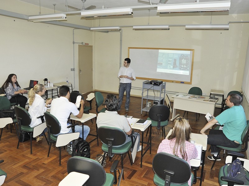 Imagem Ilustrando a Notícia: Educação oferece 480 vagas em cursos para professores