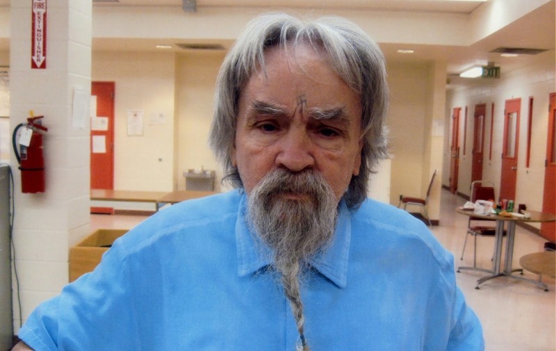 Imagem Ilustrando a Notícia: Assassino em série Charles Manson morre aos 83 anos