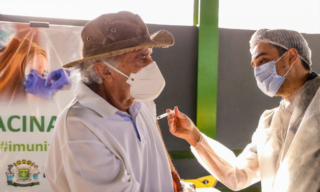 Imagem Ilustrando a Notícia: Confira os dias de aplicação da segunda dose de vacina em idosos a partir de 84 anos