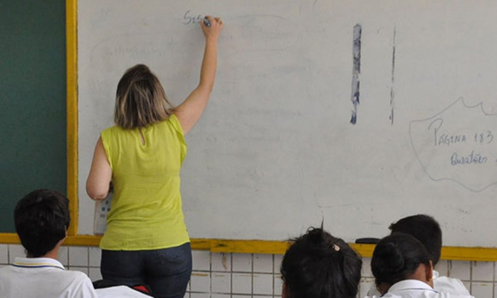Imagem Ilustrando a Notícia: Capes oferece 60 mil bolsas para a formação de professores