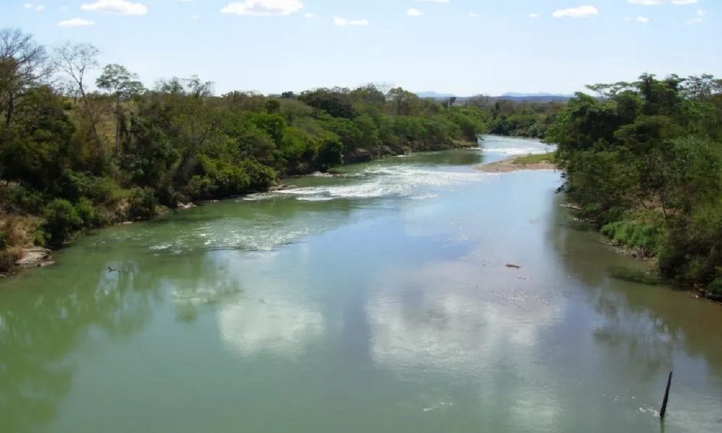 Imagem Ilustrando a Notícia: Adolescente morre afogado no Rio Maranhão, em Mimoso de Goiás