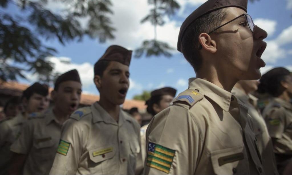 Imagem Ilustrando a Notícia: MEC inicia capacitação de profissionais para escolas cívico-militares