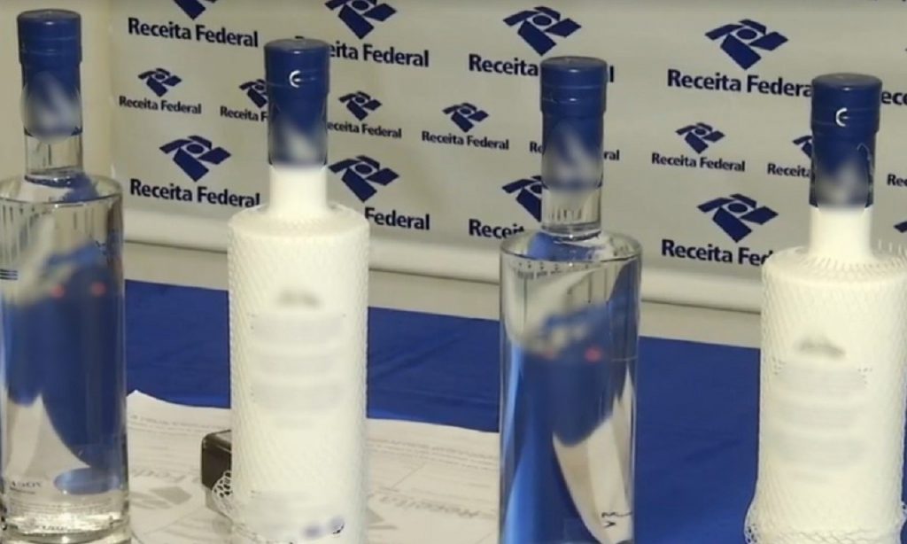 Imagem Ilustrando a Notícia: Vodka apreendida será transformada em álcool em gel pelo IFG de Anápolis