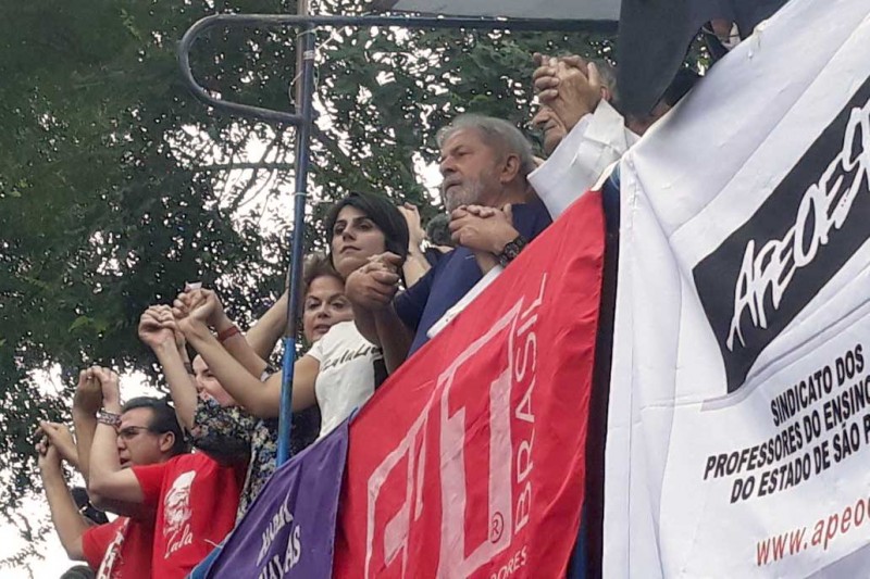 Imagem Ilustrando a Notícia: Lula pode deixar sede do sindicato a qualquer momento