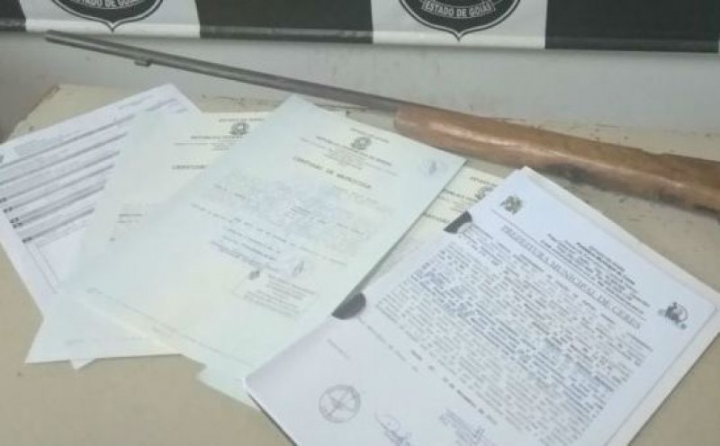 Imagem Ilustrando a Notícia: Corretor de imóveis de Ceres é preso por falsificar documentos da Prefeitura