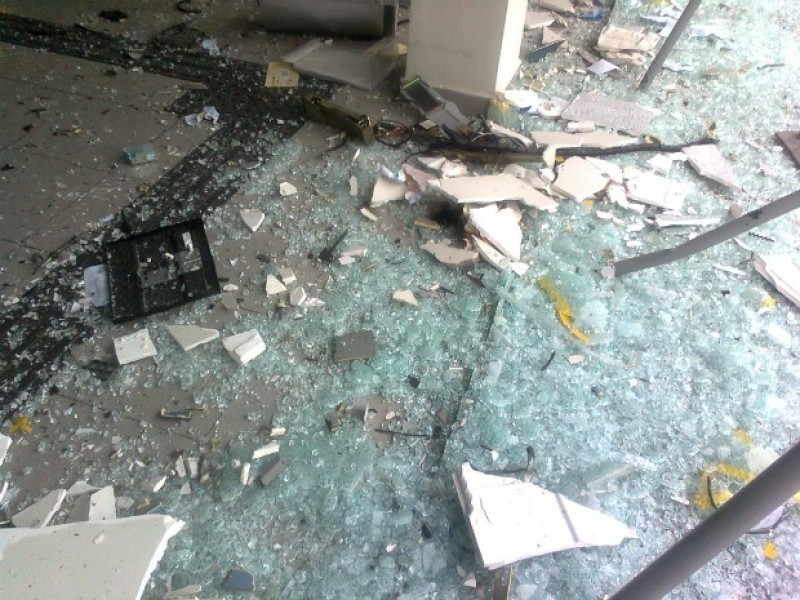 Imagem Ilustrando a Notícia: Grupo explode caixa eletrônico em Guapó