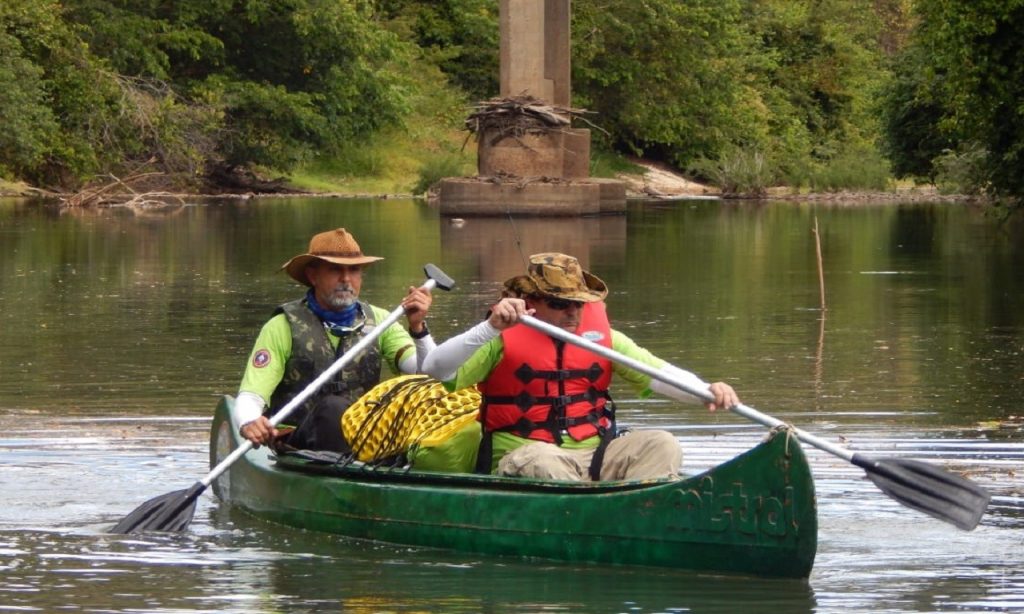Imagem Ilustrando a Notícia: Grupo fará expedição de canoas no Rio Meia Ponte em Goiânia