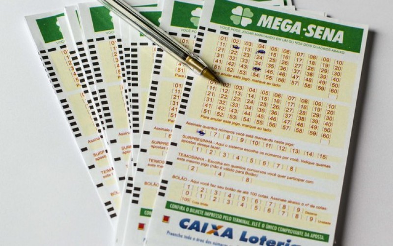 Imagem Ilustrando a Notícia: Mega-Sena: ninguém acerta as seis dezenas e prêmio vai a R$ 32 milhões