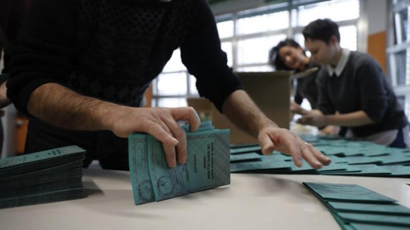 Imagem Ilustrando a Notícia: Confuso método de votação na Itália provoca erros, anulações e atrasos