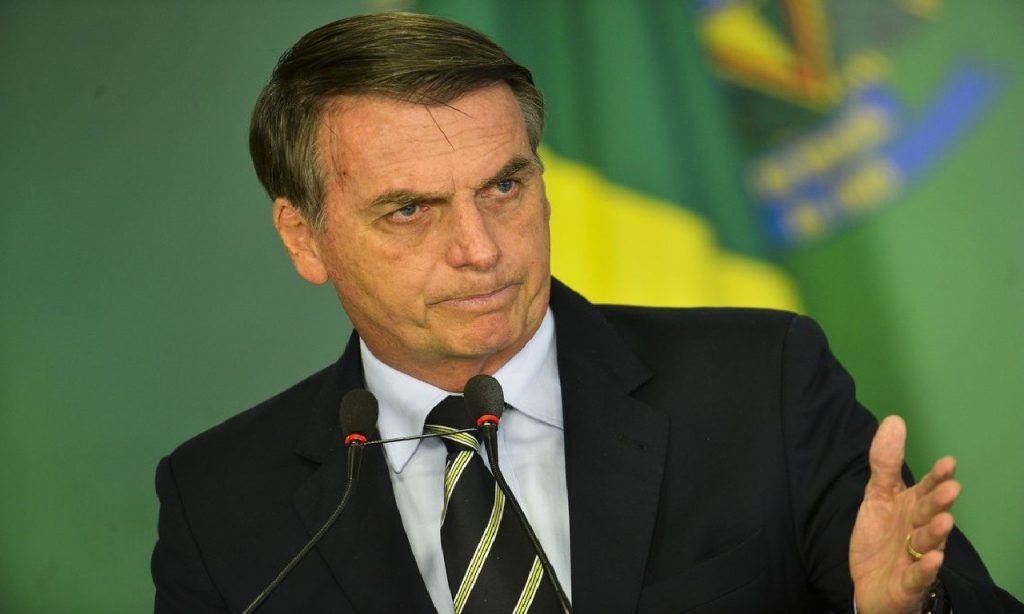 Imagem Ilustrando a Notícia: Bolsonaro pede que Congresso amplie posse e porte de armas