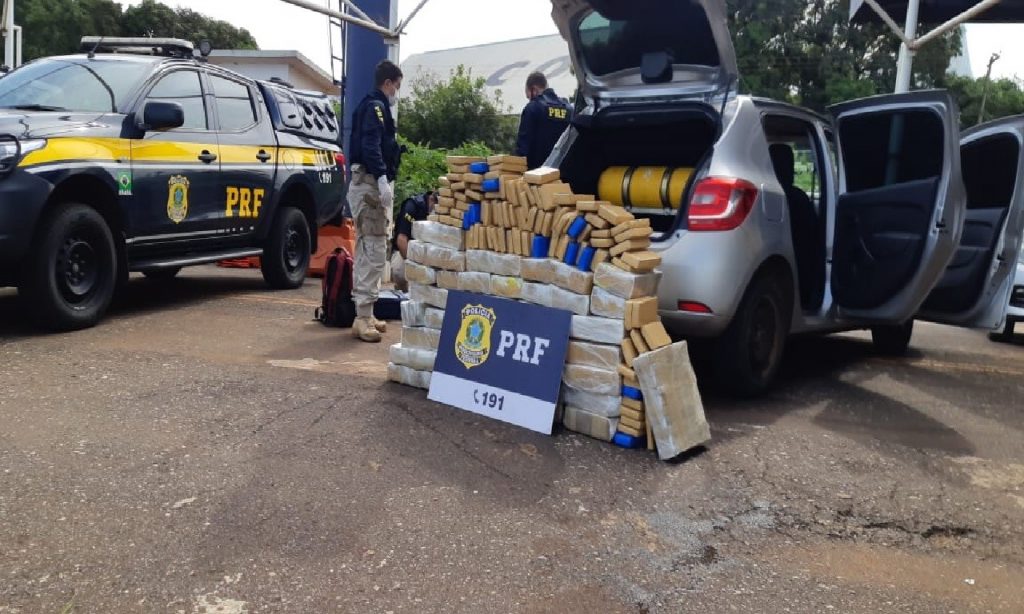 Imagem Ilustrando a Notícia: Detento em condicional é preso transportando 325 kg de maconha em Rio Verde