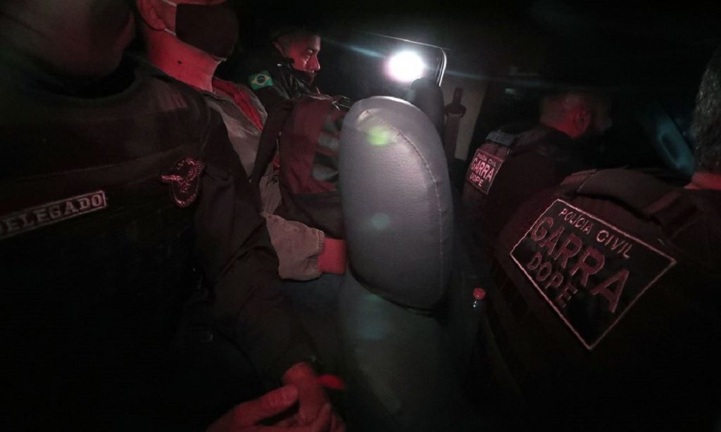 Imagem Ilustrando a Notícia: Defesa diz que prisão preventiva de Queiroz foi desnecessária