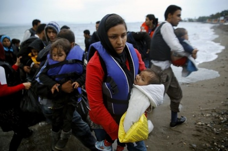 Imagem Ilustrando a Notícia: Corte dos Estados Unidos decide se restabelece veto para imigrantes e refugiados
