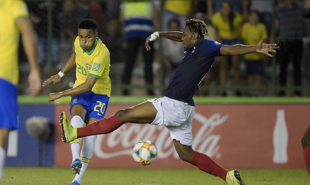 Imagem Ilustrando a Notícia: Brasil busca virada sobre a França e está na final do Mundial Sub-17