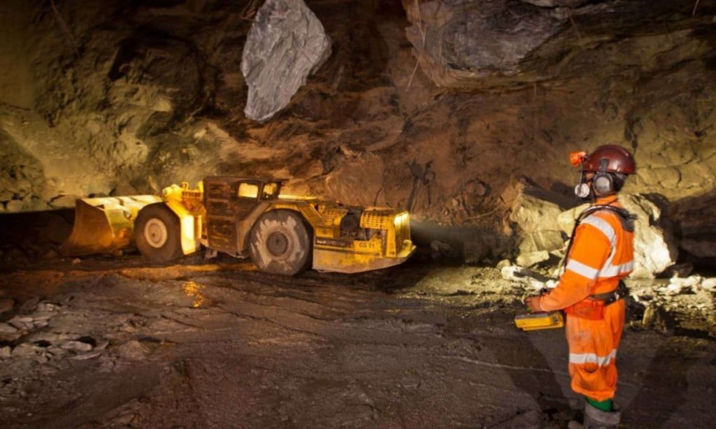 Imagem Ilustrando a Notícia: Funcionário de mineradora de Crixás morre após pedra cair sobre ele