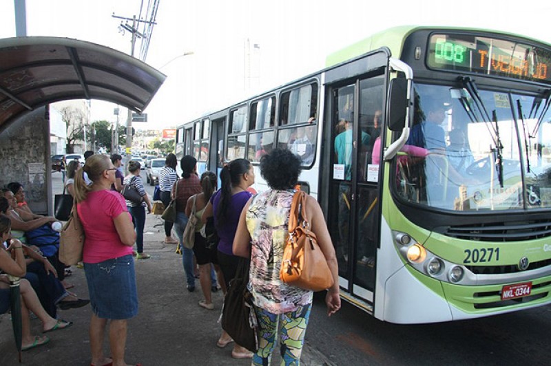 Imagem Ilustrando a Notícia: Liminar é suspensa e tarifa de ônibus volta a custar R$ 3,70