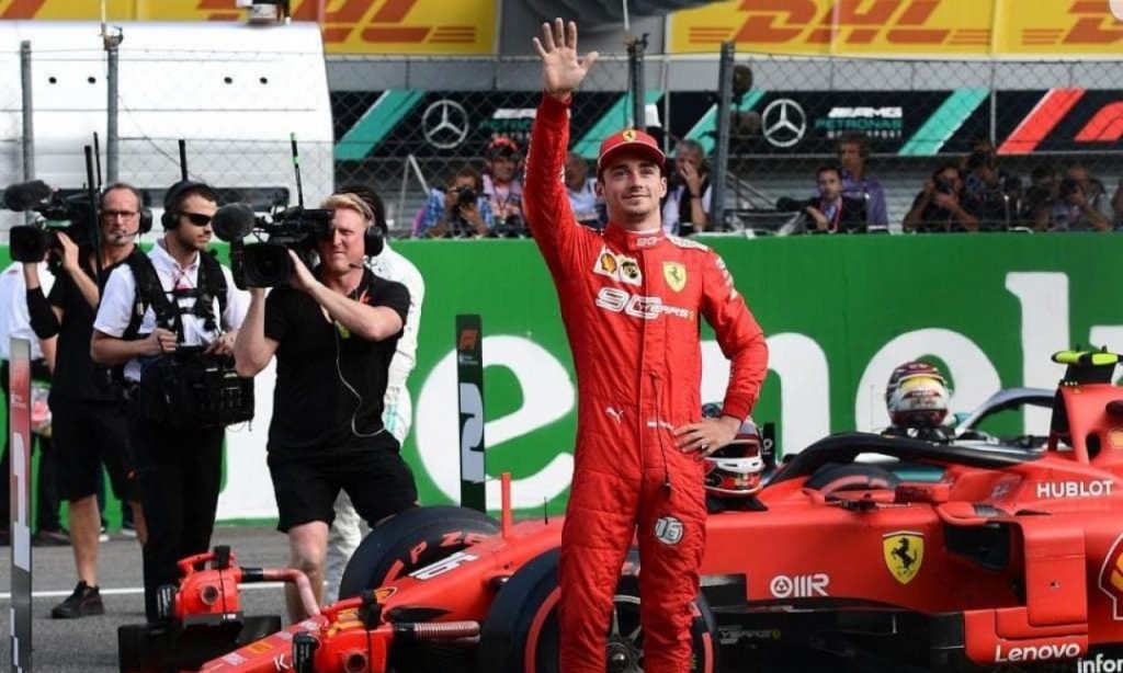 Imagem Ilustrando a Notícia: Leclerc segura Hamilton e Bottas para conseguir sua segunda vitória na Fórmula 1