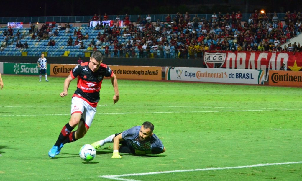 Imagem Ilustrando a Notícia: Atlético Goianiense bate São José e abre vantagem na Copa do Brasil