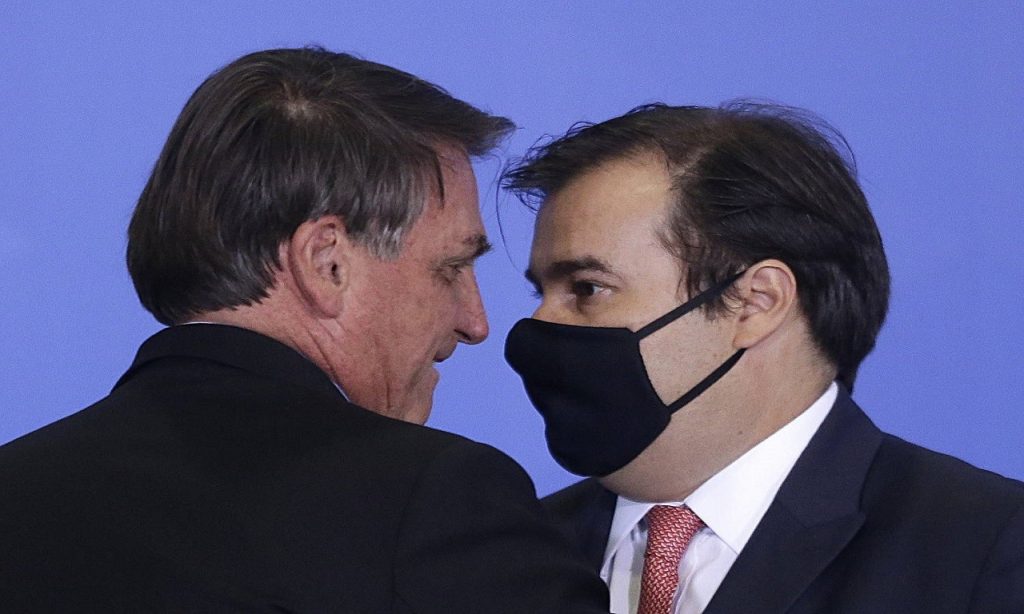 Imagem Ilustrando a Notícia: Presidente da Câmara Rodrigo Maia chama Bolsonaro de “covarde” no Twitter