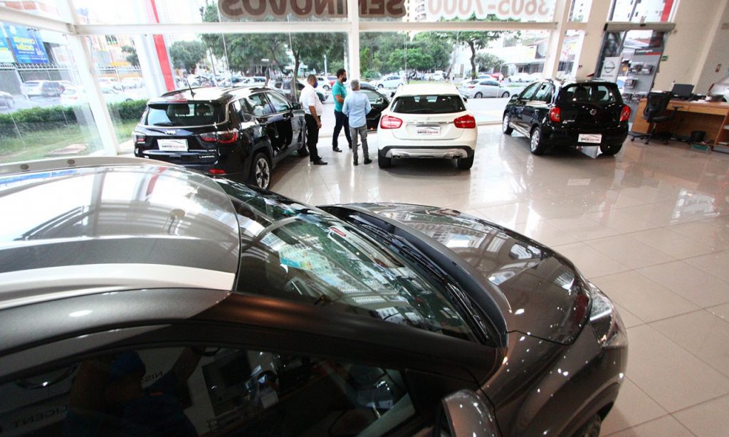 Imagem Ilustrando a Notícia: Falta de insumos na indústria freia venda de automóveis, em Goiás
