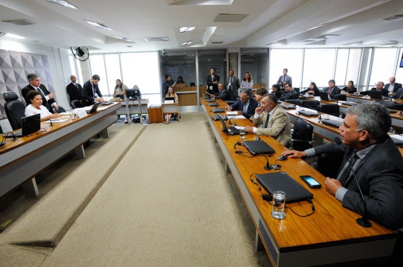 Imagem Ilustrando a Notícia: Comissão debate descriminalização do cultivo da maconha para uso pessoal