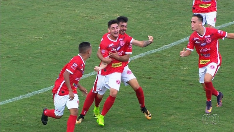 Imagem Ilustrando a Notícia: Anapolina vence o Goiás e sai na frente pelas semifinais