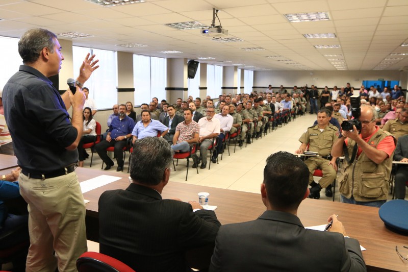 Imagem Ilustrando a Notícia: Eliton inaugura subcomitê de segurança em Itumbiara