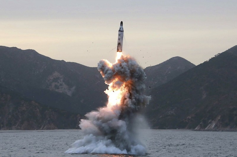 Imagem Ilustrando a Notícia: Donald Trump reage a  lançamento de míssil