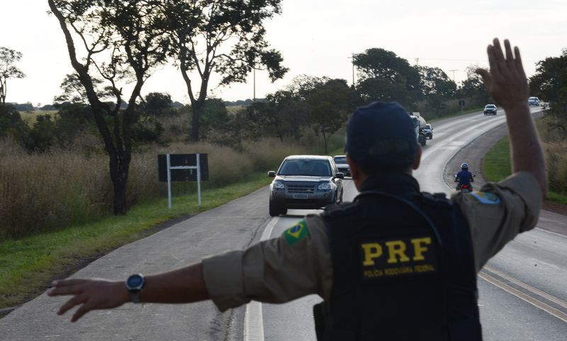 Imagem Ilustrando a Notícia: PRF deflagra ação para evitar assaltos a coletivos na BR-060