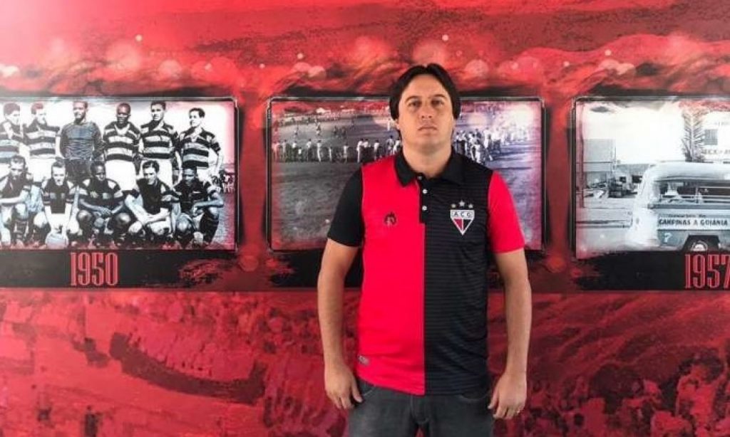 Imagem Ilustrando a Notícia: Raphael Miranda retorna ao Atlético e elogia diretoria do Trindade