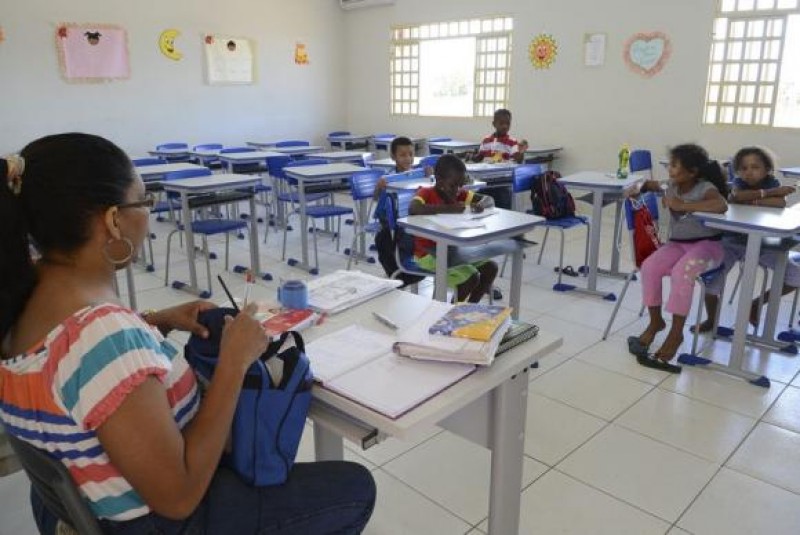 Imagem Ilustrando a Notícia: Pesquisa revela que Brasil não investe em educação