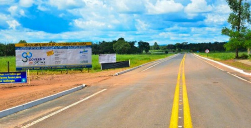 Imagem Ilustrando a Notícia: Governo Estadual entrega obras em 23 municípios de Goiás