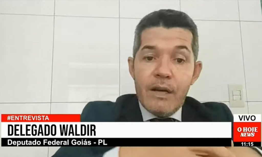Imagem Ilustrando a Notícia: Delegado Waldir esclarece sobre “aliança” entre direita e esquerda na eleição da Câmara