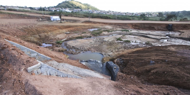 Imagem Ilustrando a Notícia: Barragem rompe em represa em construção em Senador Canedo