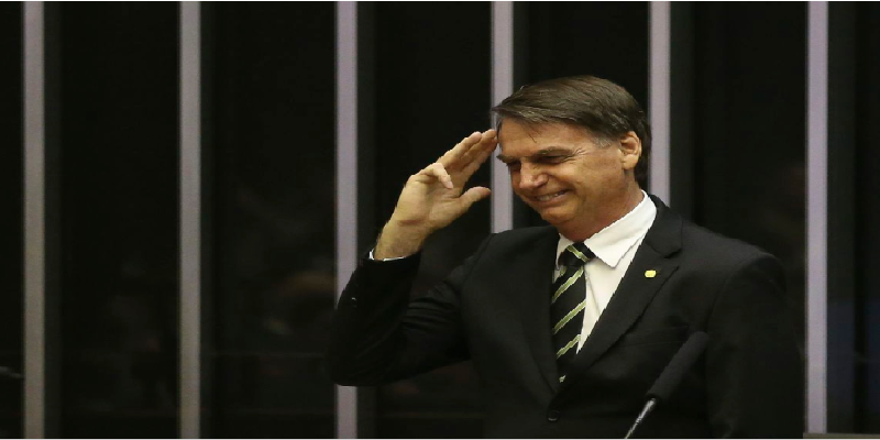 Imagem Ilustrando a Notícia: Bolsonaro participa hoje de formatura de sargentos da Aeronáutica