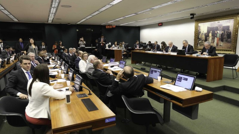 Imagem Ilustrando a Notícia: Distritão é defendido pela maioria de deputados goianos