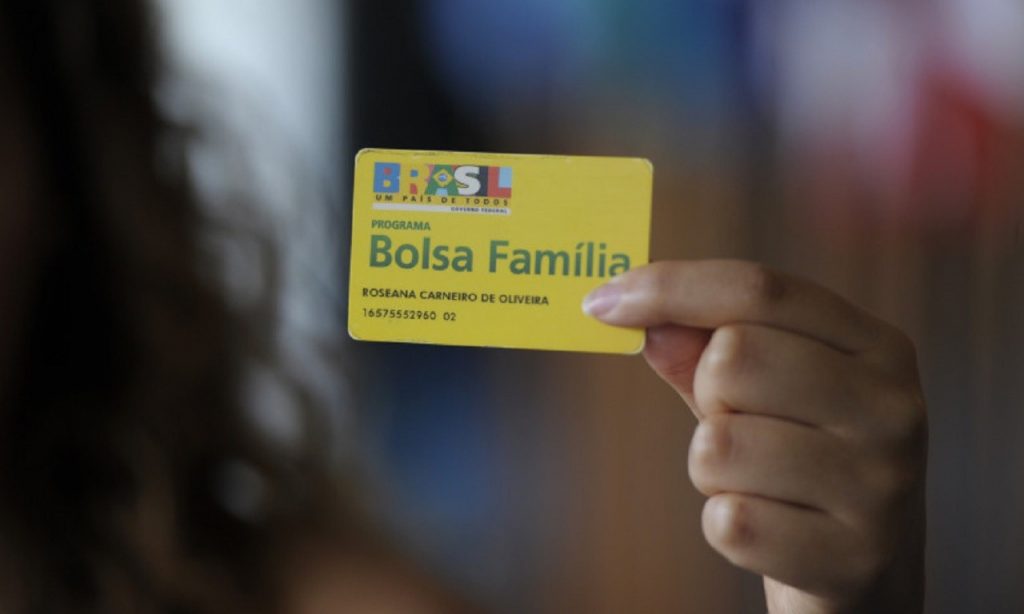 Imagem Ilustrando a Notícia: Beneficiários do Bolsa Família podem contestar auxílio emergencial negado