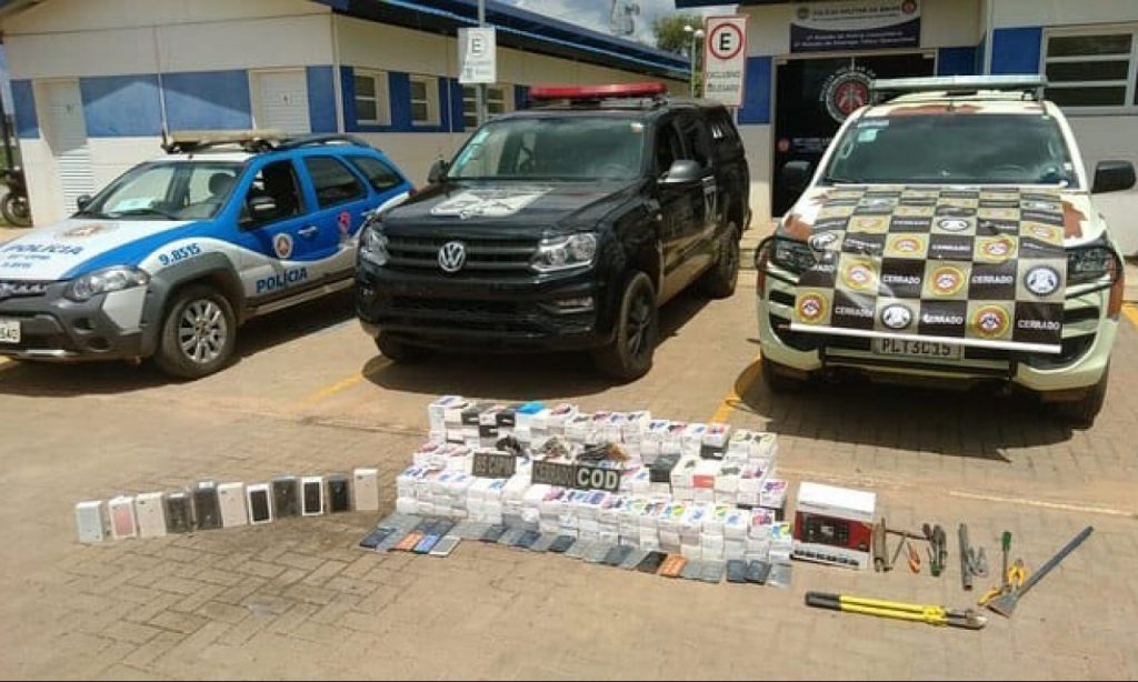 Imagem Ilustrando a Notícia: Em operação conjunta, policiais de Goiás e Bahia apreendem mais de 300 celulares roubados
