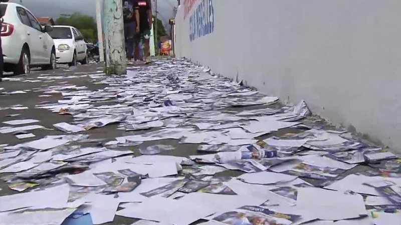 Imagem Ilustrando a Notícia: MP Eleitoral abre 55 ações por derramamento de santinhos