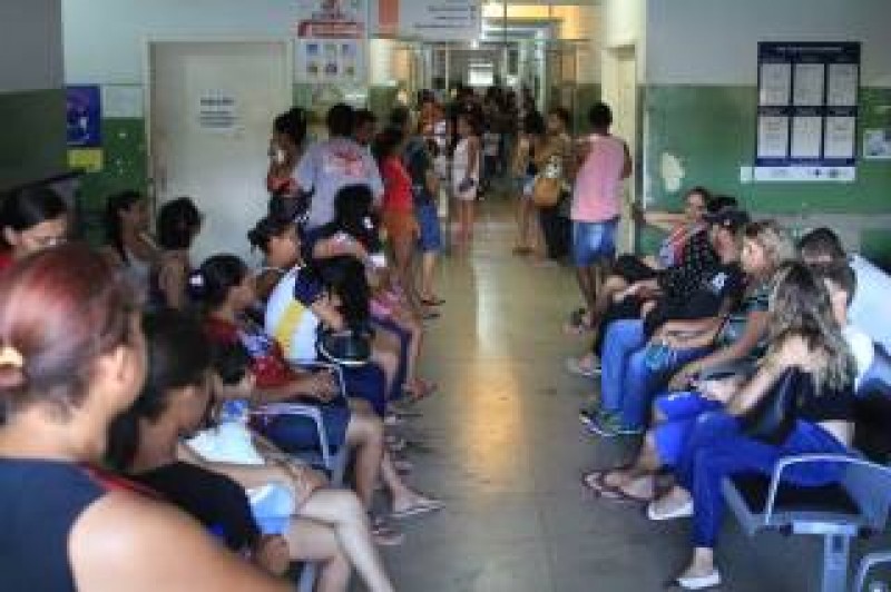 Imagem Ilustrando a Notícia: Sem médicos, população lota Cais em busca de atendimentos