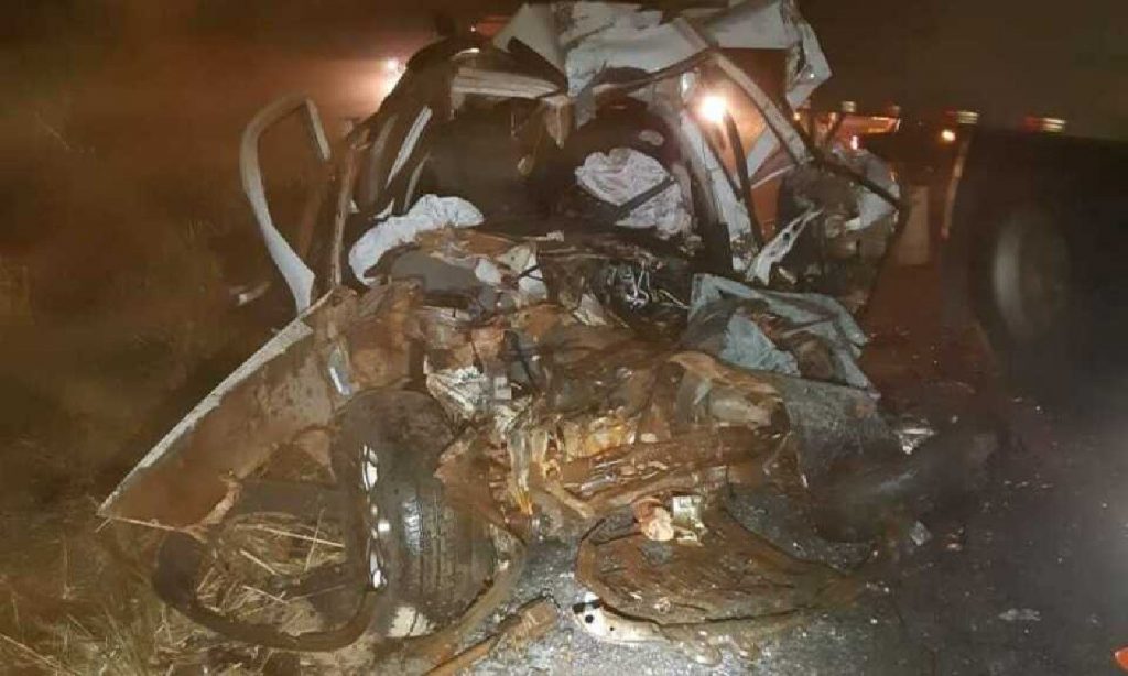 Imagem Ilustrando a Notícia: Empresário morre após colisão entre carro e caminhão na BR-153 em Rialma