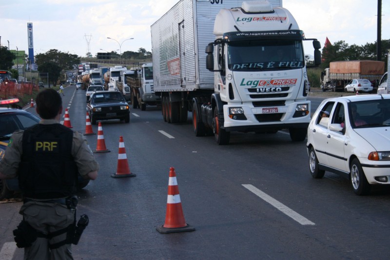 Imagem Ilustrando a Notícia: PRF reforça trechos das rodovias