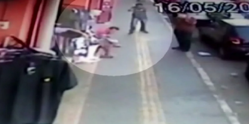 Imagem Ilustrando a Notícia: Dois homens são baleados no Camelódromo de Campinas, em Goiânia
