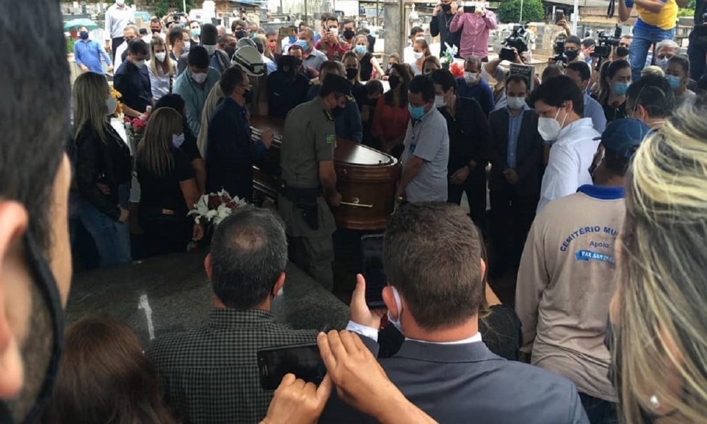 Imagem Ilustrando a Notícia: Corpo de Maguito é sepultado em Jataí