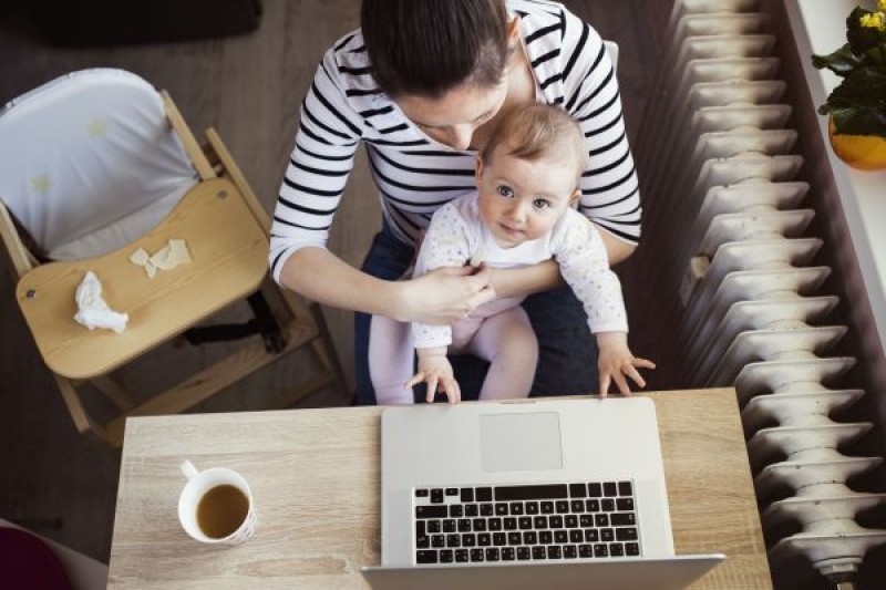 Imagem Ilustrando a Notícia: Mães deixam mercado de trabalho cinco vezes mais que pais