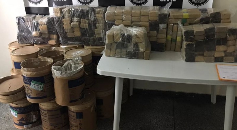 Imagem Ilustrando a Notícia: Polícia Civil apreende 133 kg de maconha em latas de massa corrida