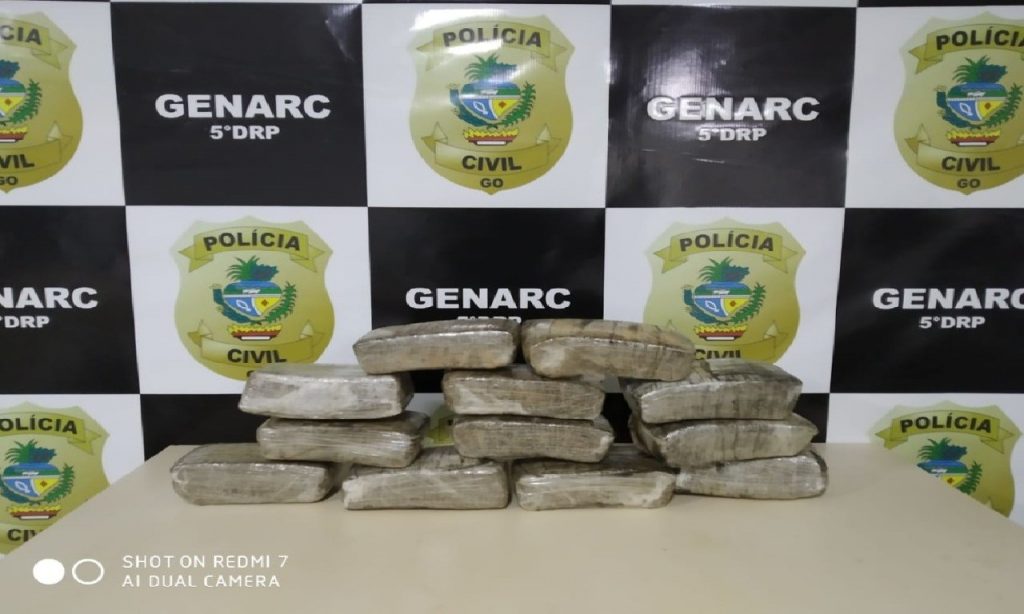 Imagem Ilustrando a Notícia: PC prende homem que transportava drogas de Caldas Novas para Luziânia
