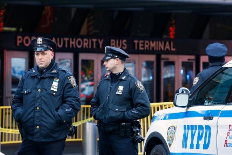 Imagem Ilustrando a Notícia: Explosão atinge terminal de transportes em Nova York e suspeito é detido