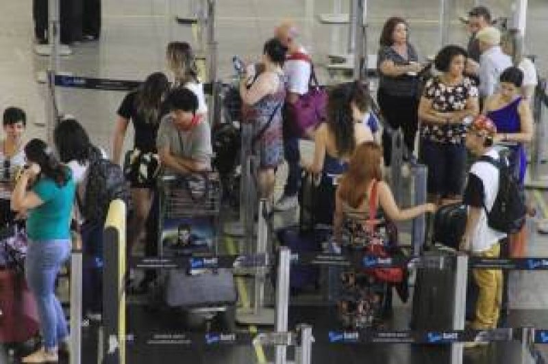 Imagem Ilustrando a Notícia: Viagens aéreas têm aumento tímido