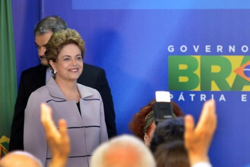 Imagem Ilustrando a Notícia: Dilma pede tolerância e diz que Brasil não pode ser dividido em duas partes